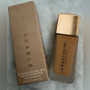 New Anastasia Beverly Hills
Impeccable Blurring Second-Skin Matte Foundation
